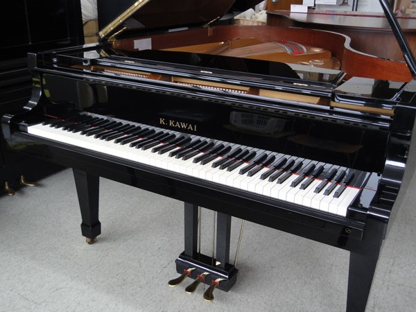 カワイグランドピアノR-1
